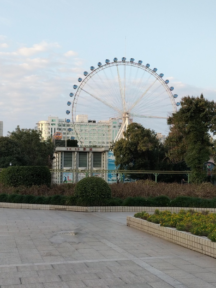 郑州市人民公园摩天轮美达达