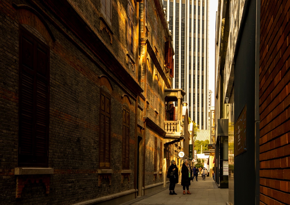 今潮8弄特色街上海四川北路