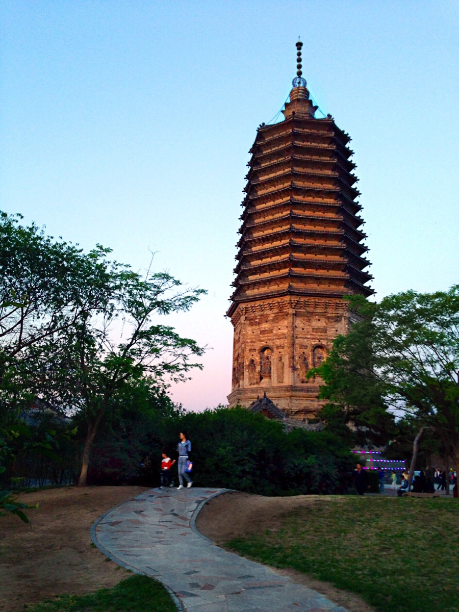  登录夕阳照耀下的锦州千年辽塔 发布于  14年9月6日