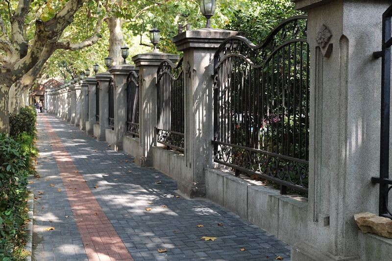 上海华山路，丁香花园外