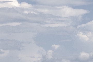 568311