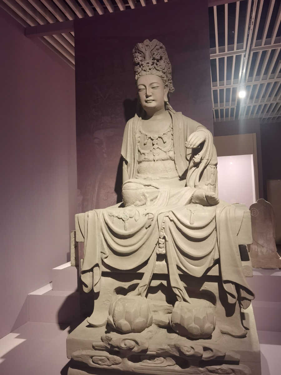 博物馆 庄严端坐的佛像