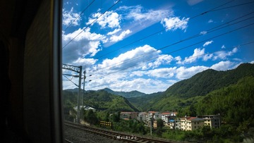 271360