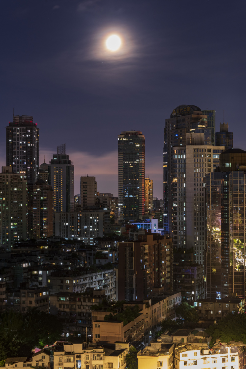 都市月落皓月当空比较常见圆月初升相对少见月落都市