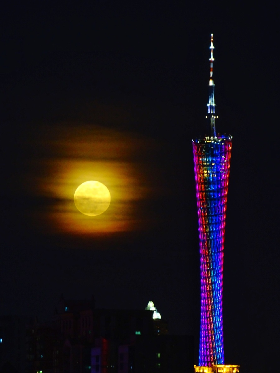 5公里,等待月亮升至广州塔尖,序列按下快门,定格美好瞬间