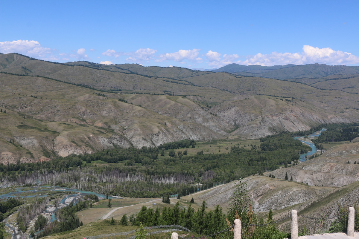 中哈边境大峡谷