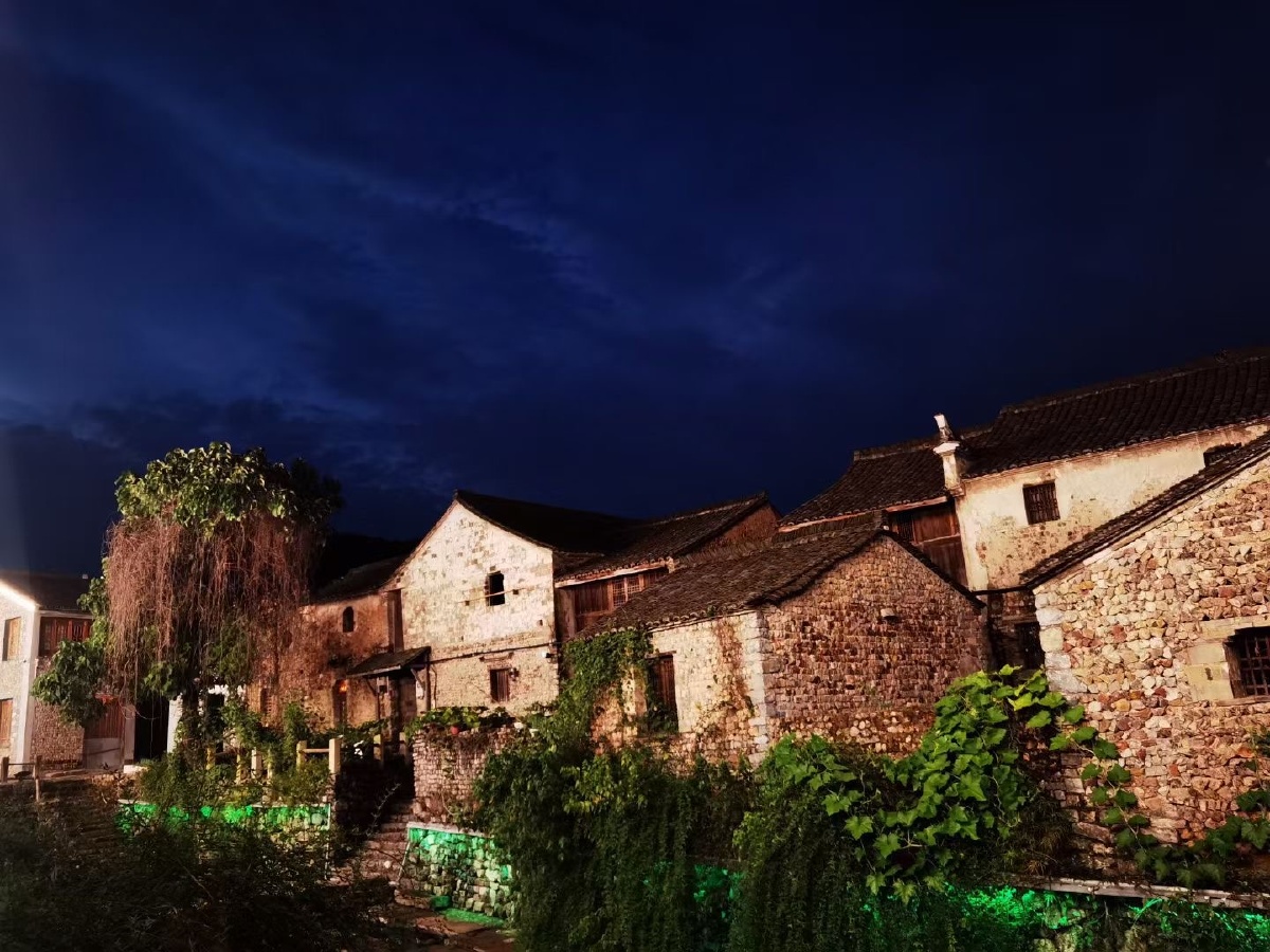 夜幕下的古村落