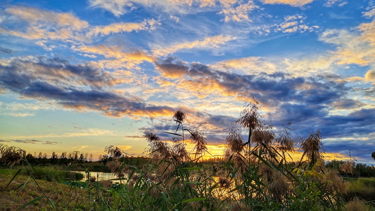 五彩斑斓的晚霞