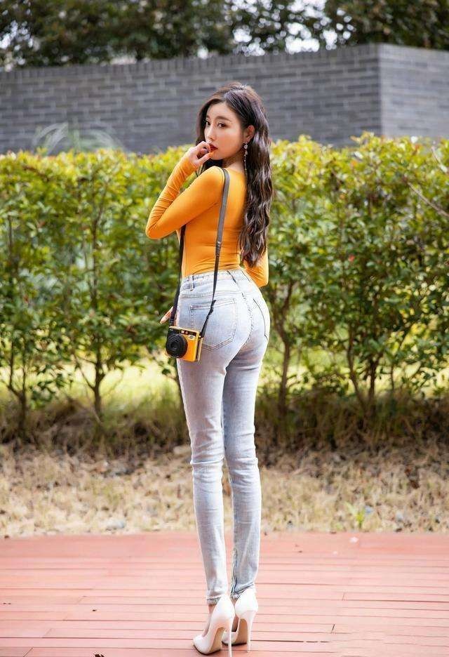 高挑的女摄影师