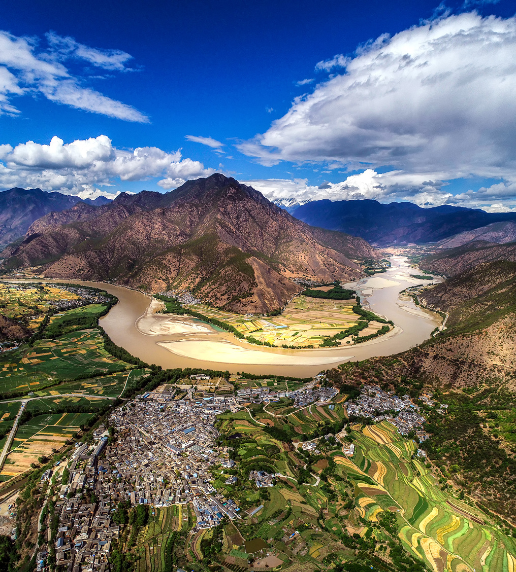 长江第一湾云南省丽江市石鼓镇