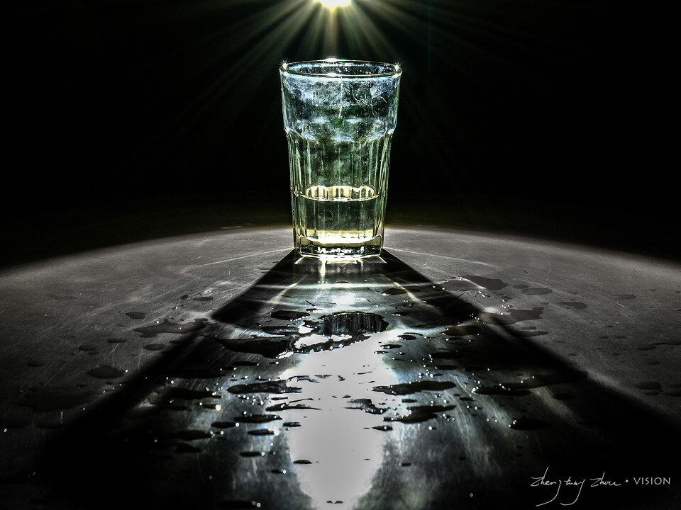Seizing the Light<br />
开始学光影了，摄影作业也开始难了。忙到深夜。。好苦逼。。