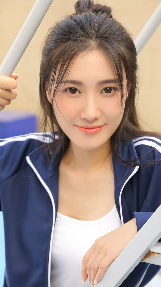 清新养眼学姐吊带背心可爱写真