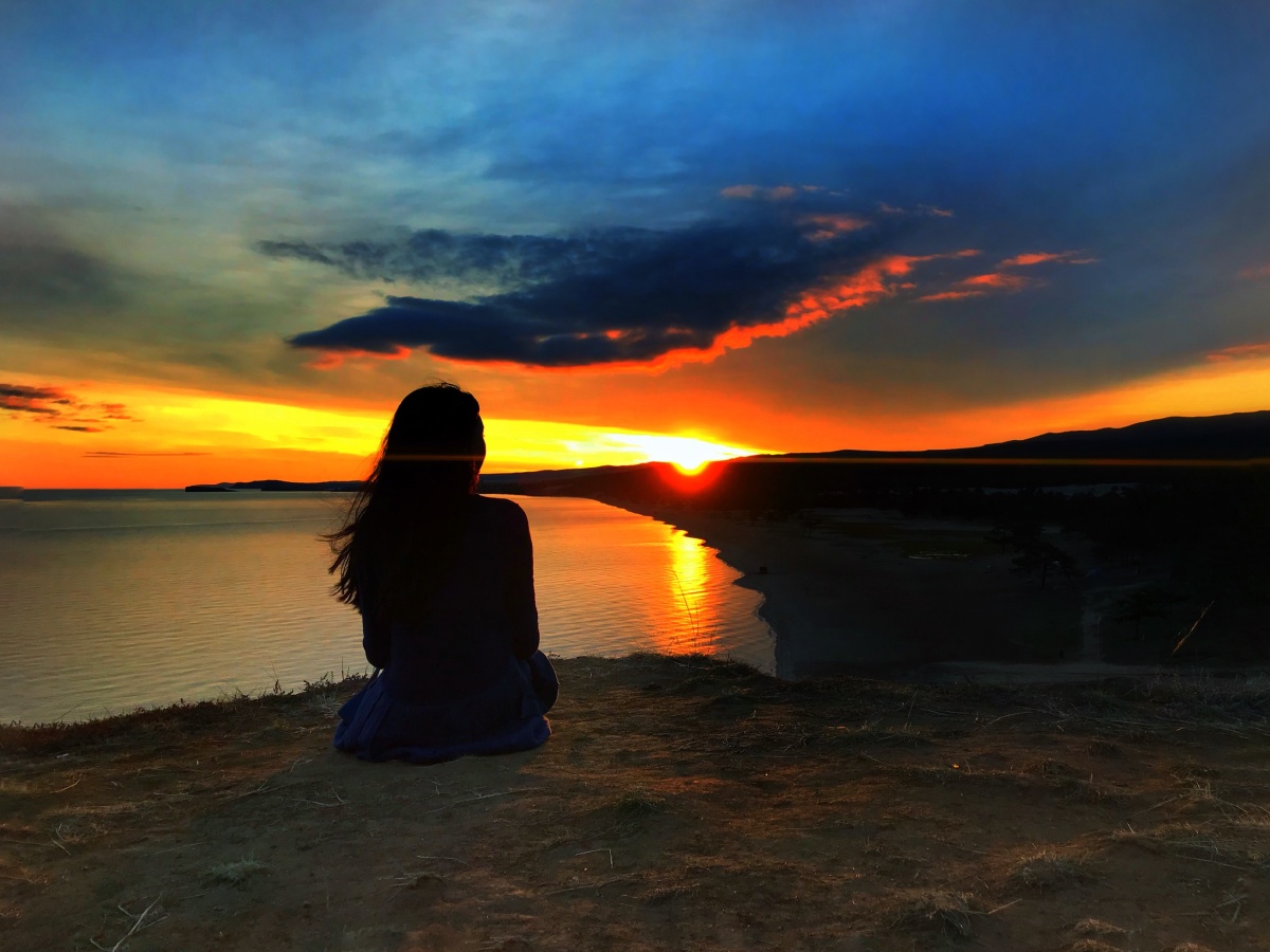 一个人在贝加尔湖