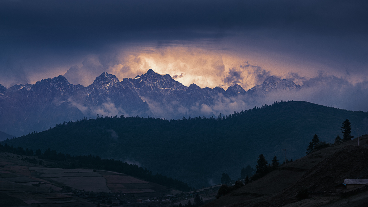 山魅秘境香格里拉哈巴雪山