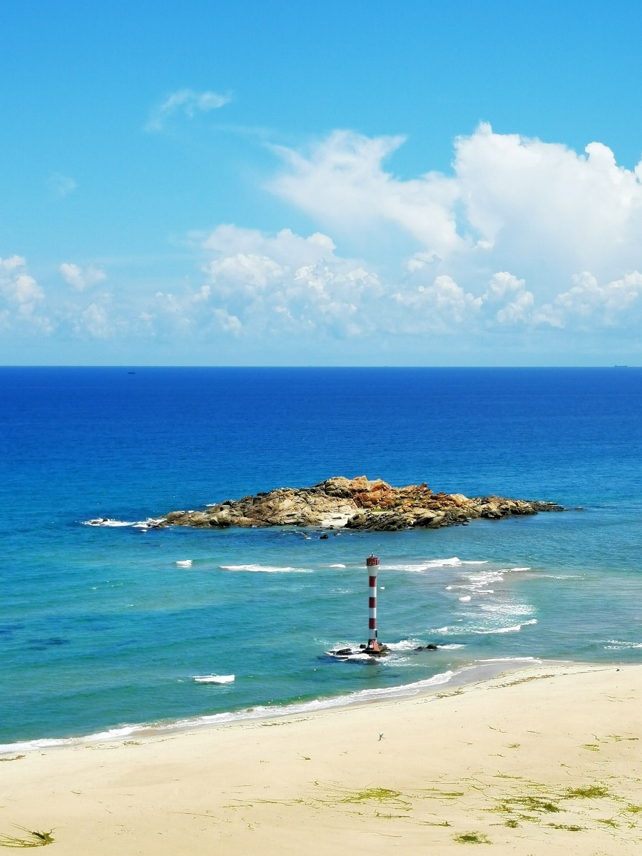 香水湾的海碧波荡漾风平浪静