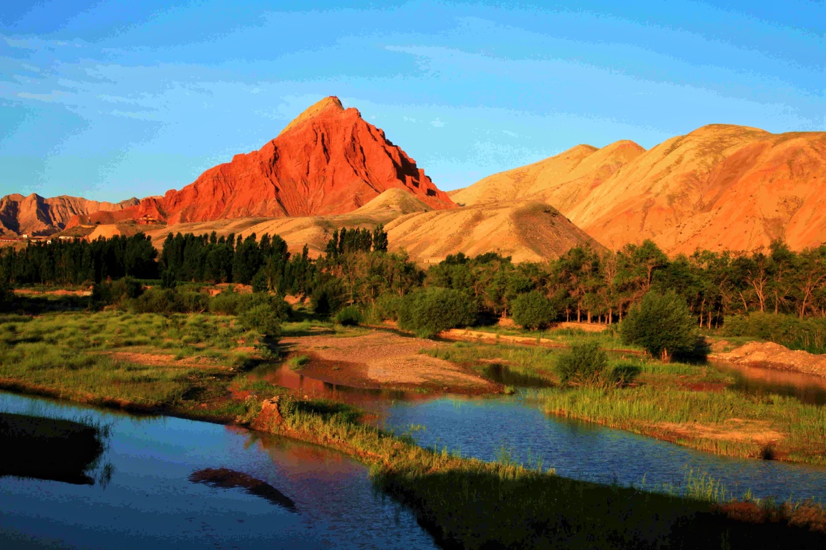 新疆呼图壁红莲山