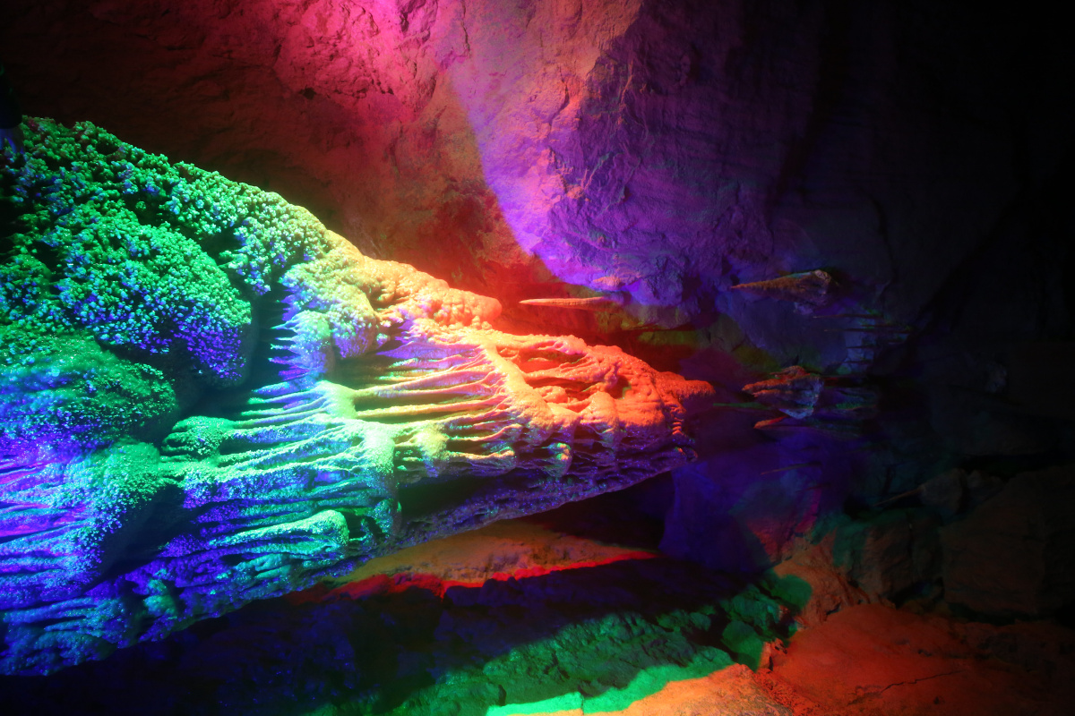 神斧天工石钟乳