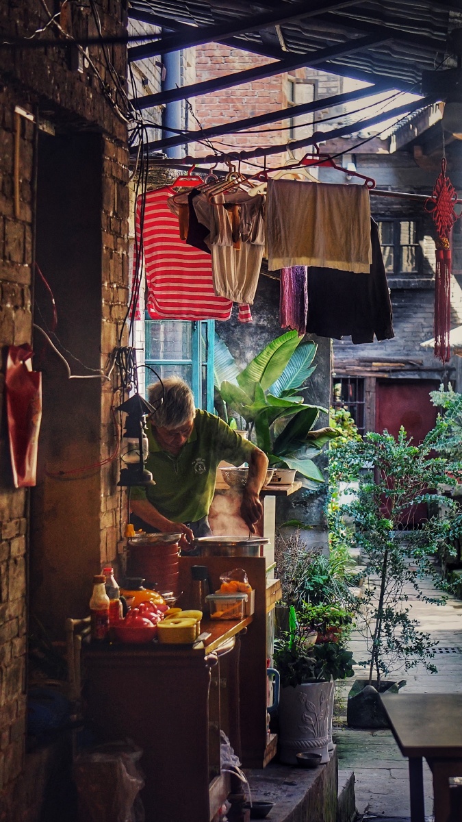 隐藏在巨型迷宫下的市井生活.