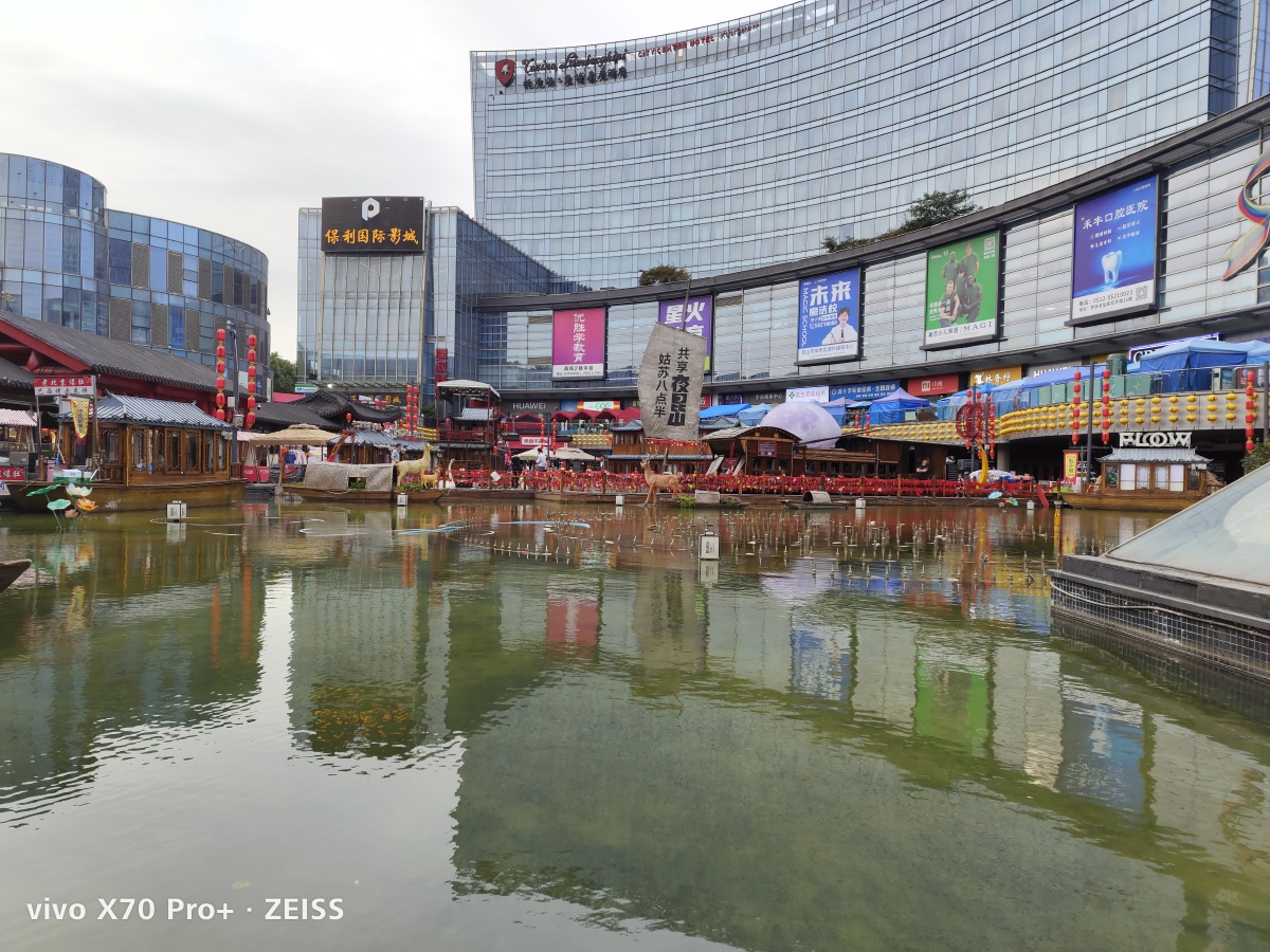 昆山不夜城白天照片所以照片由vivox70pro拍摄