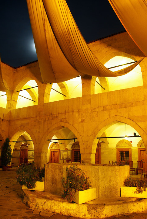 月色照古堡-番红花城<br />
