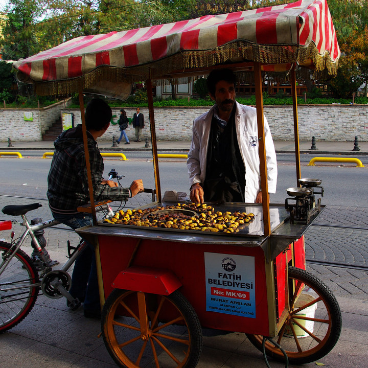 街头卖栗子-伊斯坦布尔<br />
