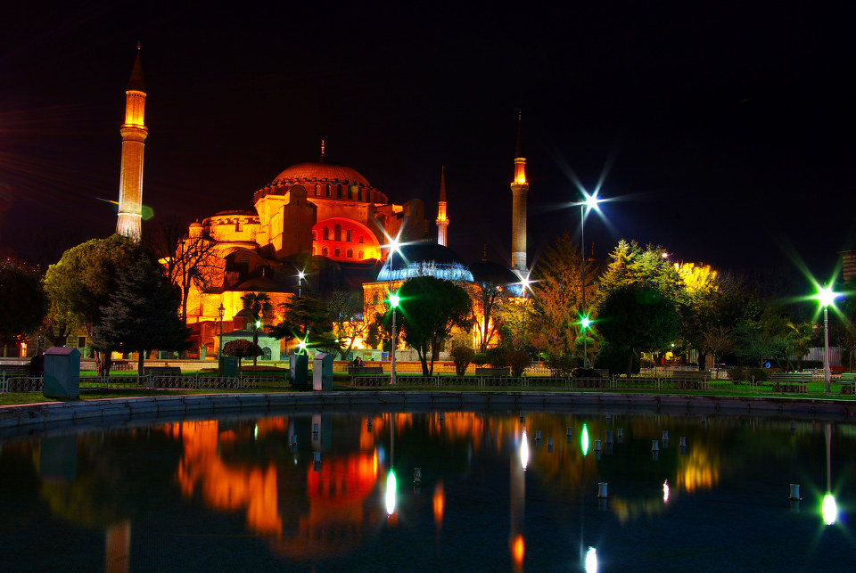 圣索菲亚夜景<br />
