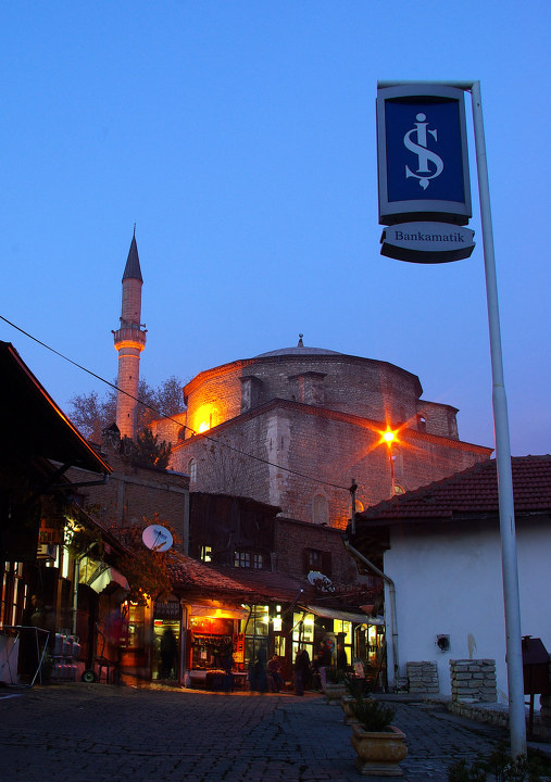 番红花城街道夜景<br />
