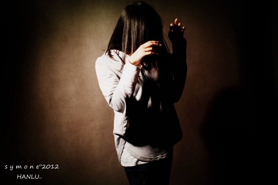 自拍。<br />
我总是喜欢幻想 幻想着自己的生活有多么多么的美好 可是在现实中我总是过得一团糟 有目标但没有去努力 有动力又总坚持不下来 每天的日子都过得没有头绪 就像抓瞎一样 不能再这样下去了 是要开始重新规划一下我的生活了。