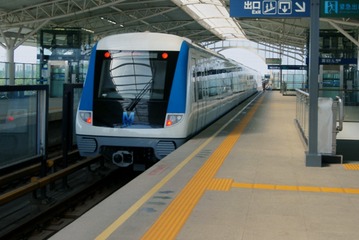 599218