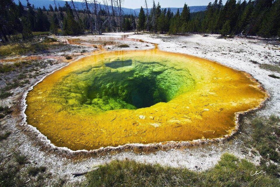 Morning Glory Pool<br />
