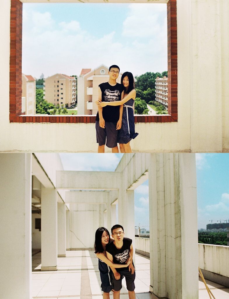 22<br />
你说你喜欢身后这幅画<br />
咱家以后<br />
也裱一幅一样的<br />
挂床头