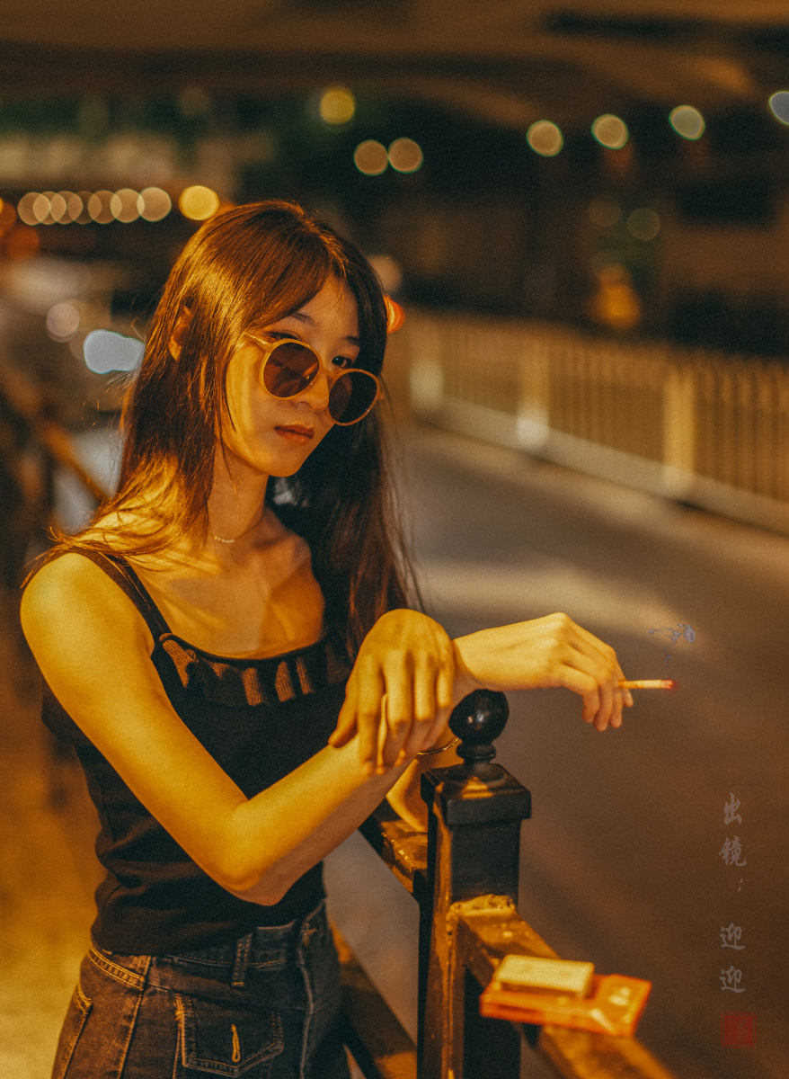 学习拍摄夜景港风人像的习作