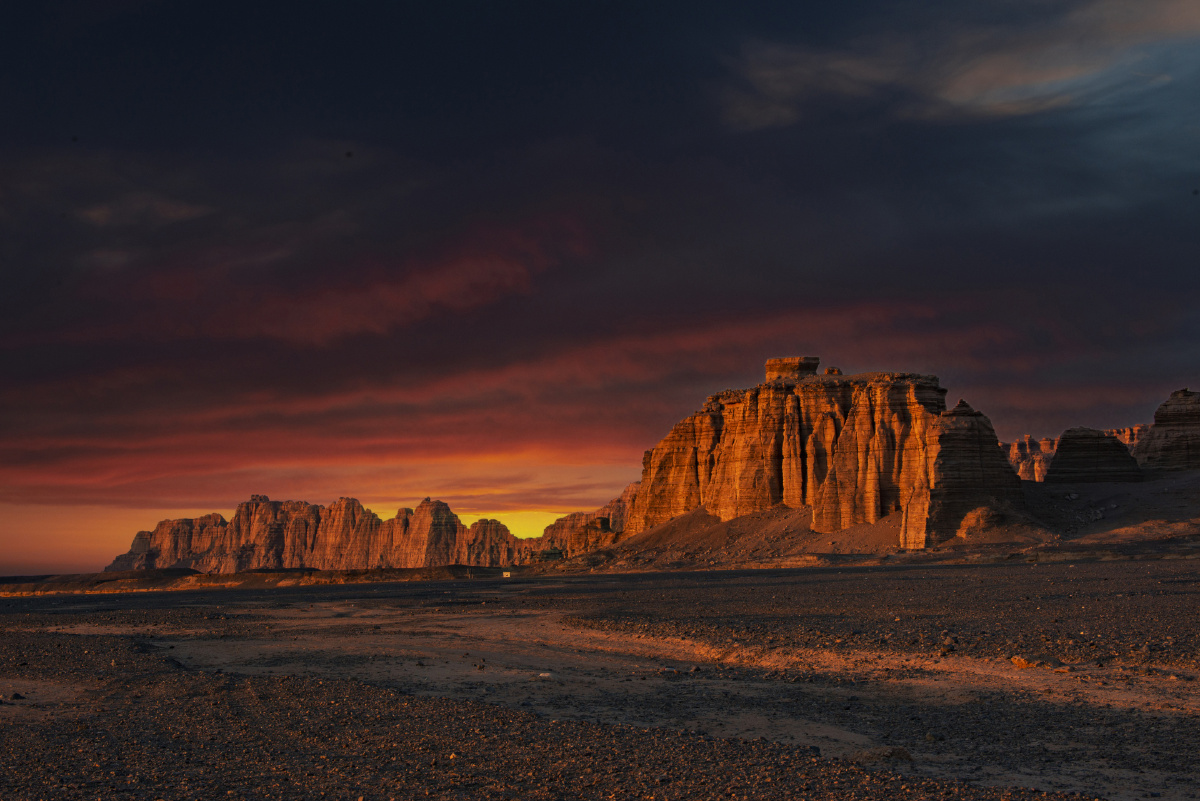 罗布泊大海道的古堡雅丹2021年9月摄于新疆