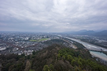 743574