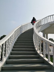 9563
