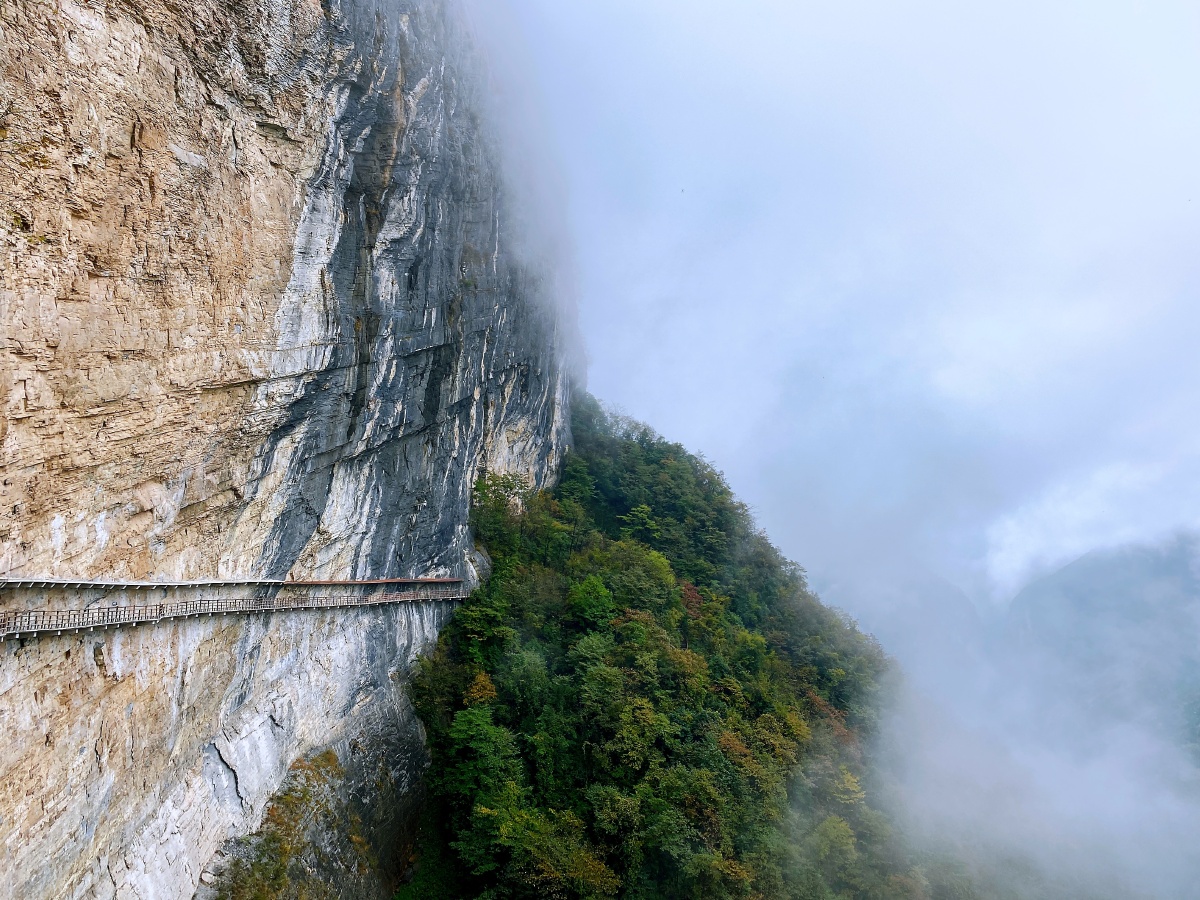 鹿院坪绝壁栈道