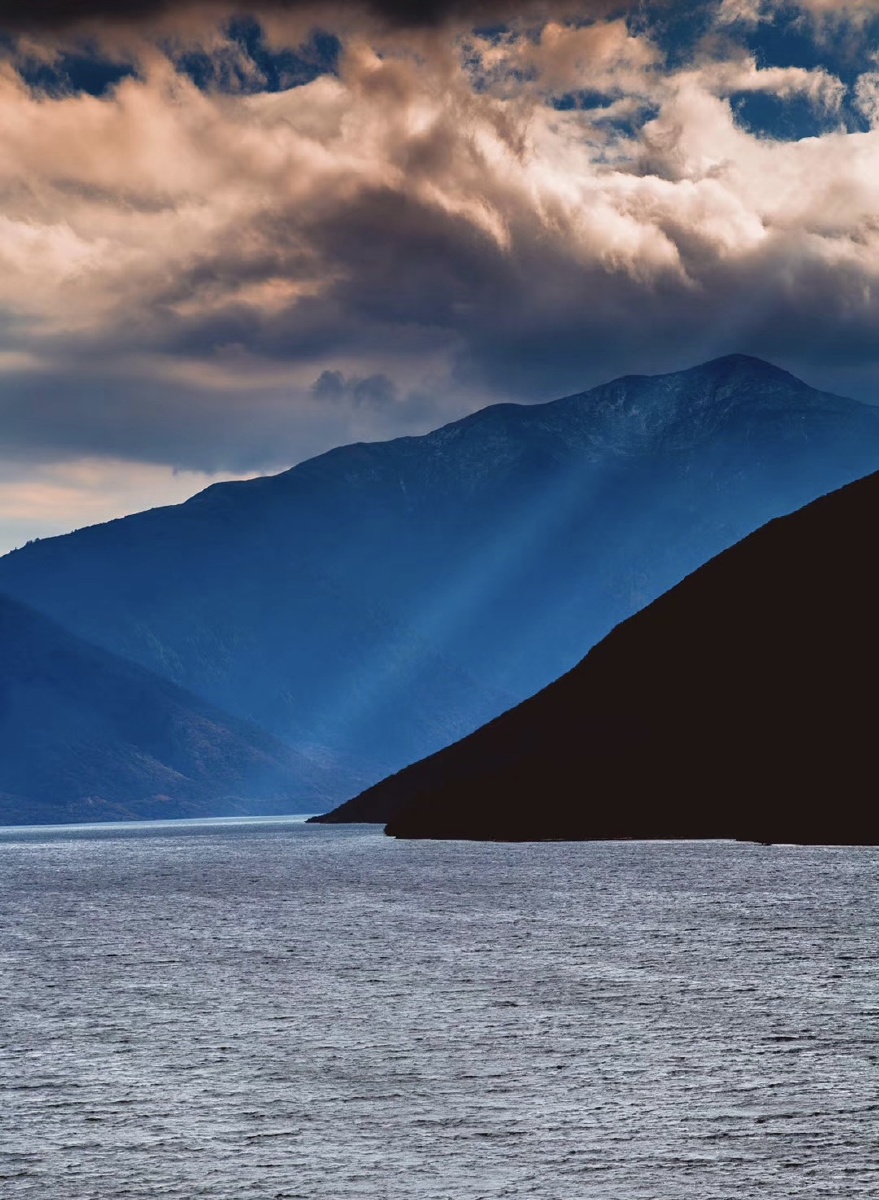 冕宁冶勒湖宁静和悠远别样的景致