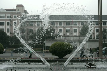 碰撞.jpg