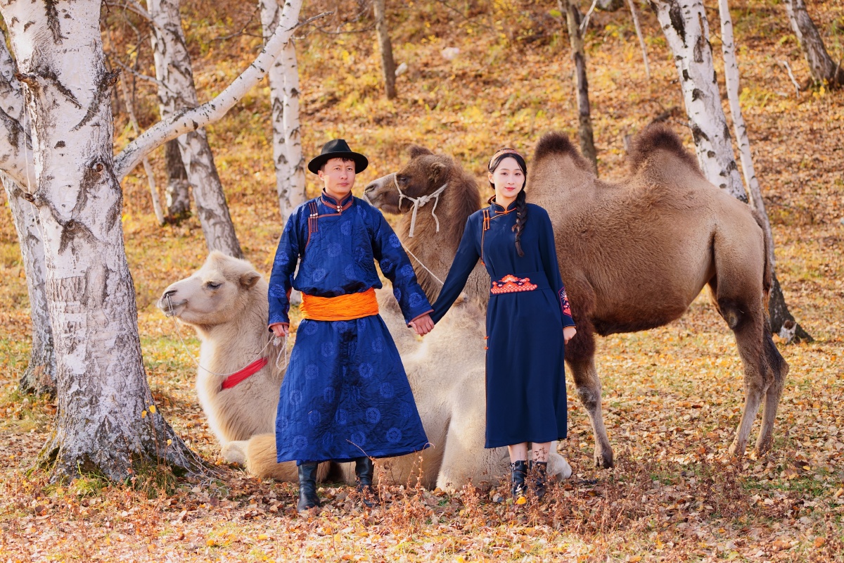 蒙古族情侣