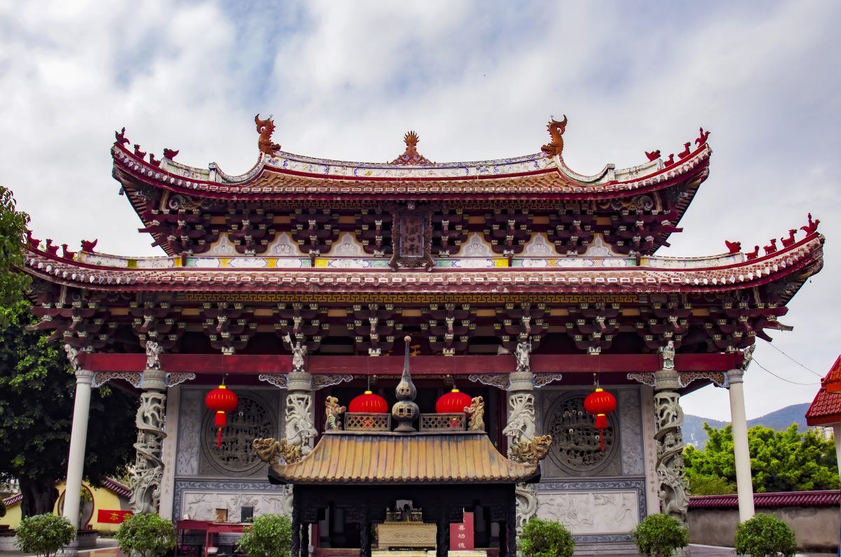 福建莆田梅峰光光孝寺庙因漫山遍野梅花而得此名