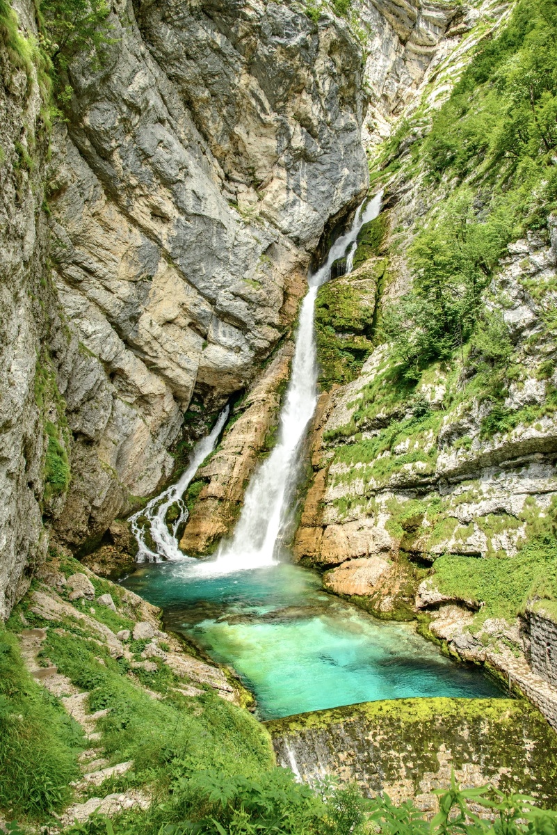 唯美壁纸系列2山川中的小溪河流瀑布