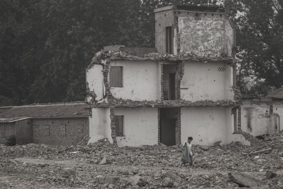 废墟<br />
