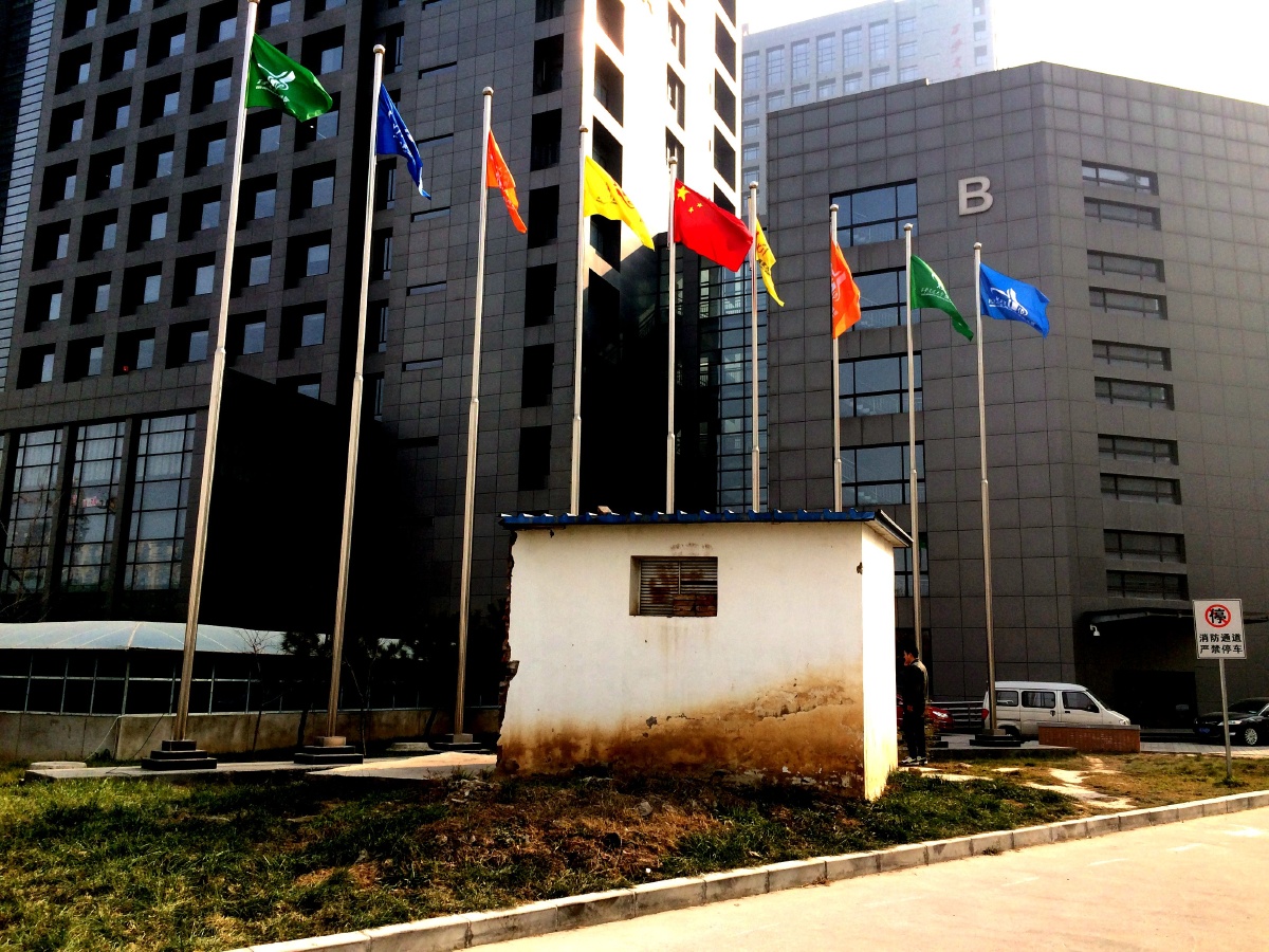 异样陕西省西安市雁翔路岳家寨地铁枢纽站