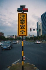 228082