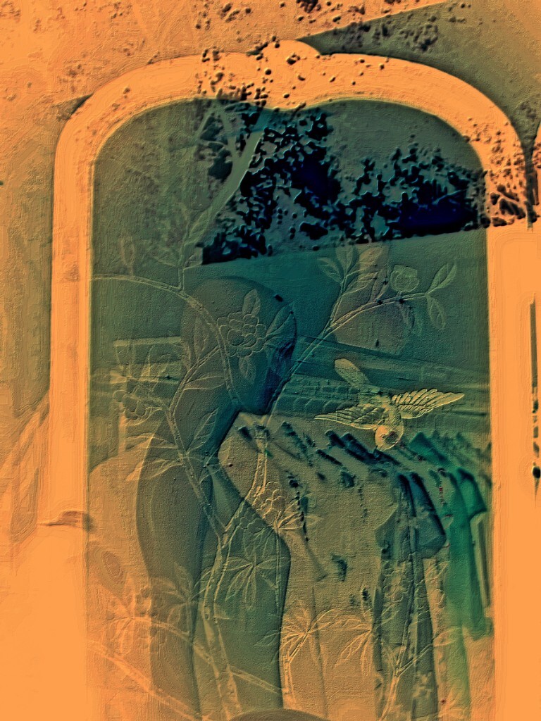  《神女赋》：“扬娥微眄，悬藐流离。婉约绮媚，举动多宜。”