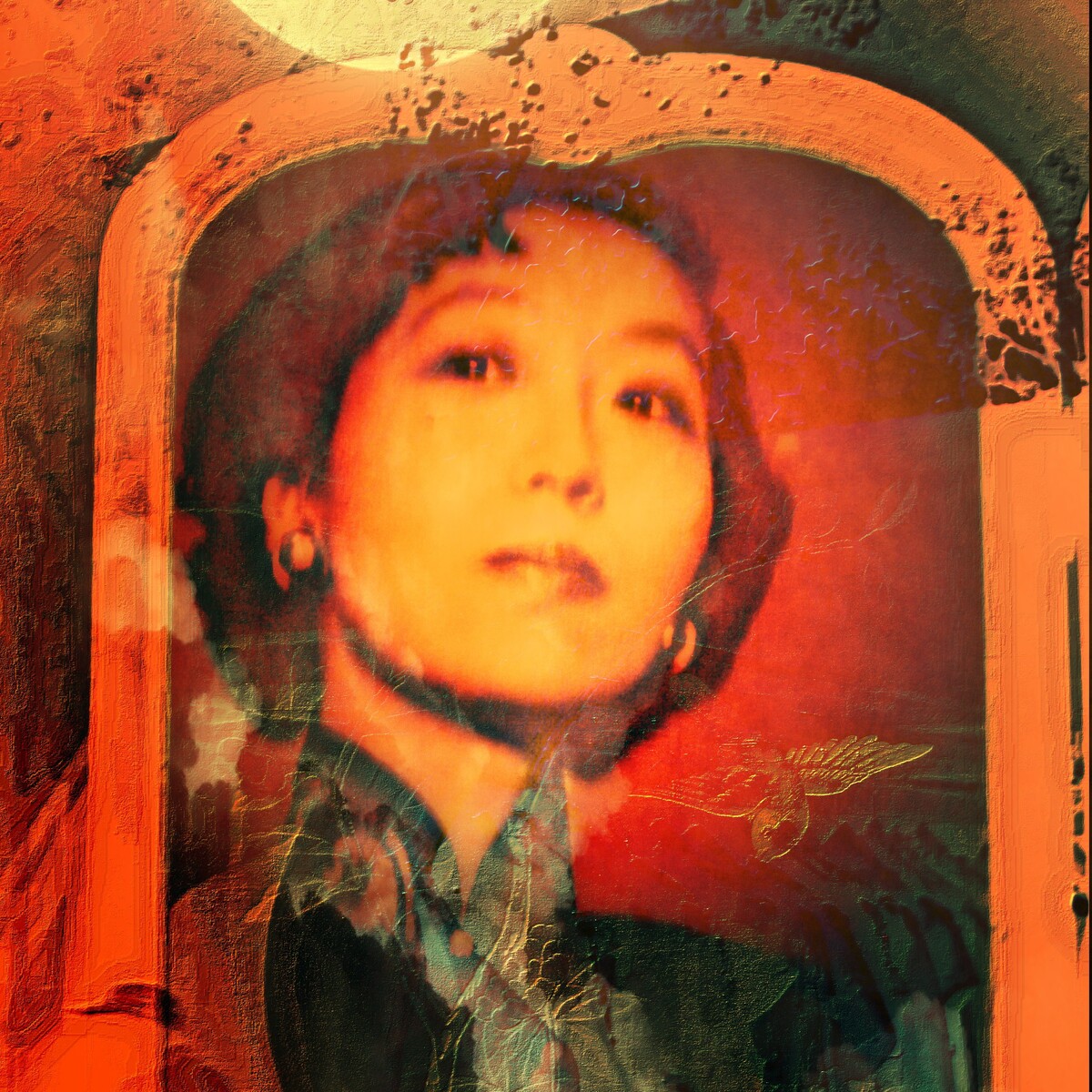 我们也许没赶上看见三十年前的月亮，年轻的人想着三十年前的月亮应该是铜钱大的一个红黄的湿晕，像朵云轩信笺纸上落了一滴泪珠，陈旧而迷糊。老年人回忆中的三十年前的月亮是欢愉的，比眼前的月亮大，圆，白，然而隔着三十年后的辛苦路往回看，再好的月亮也不免带点凄凉。  --张爱玲