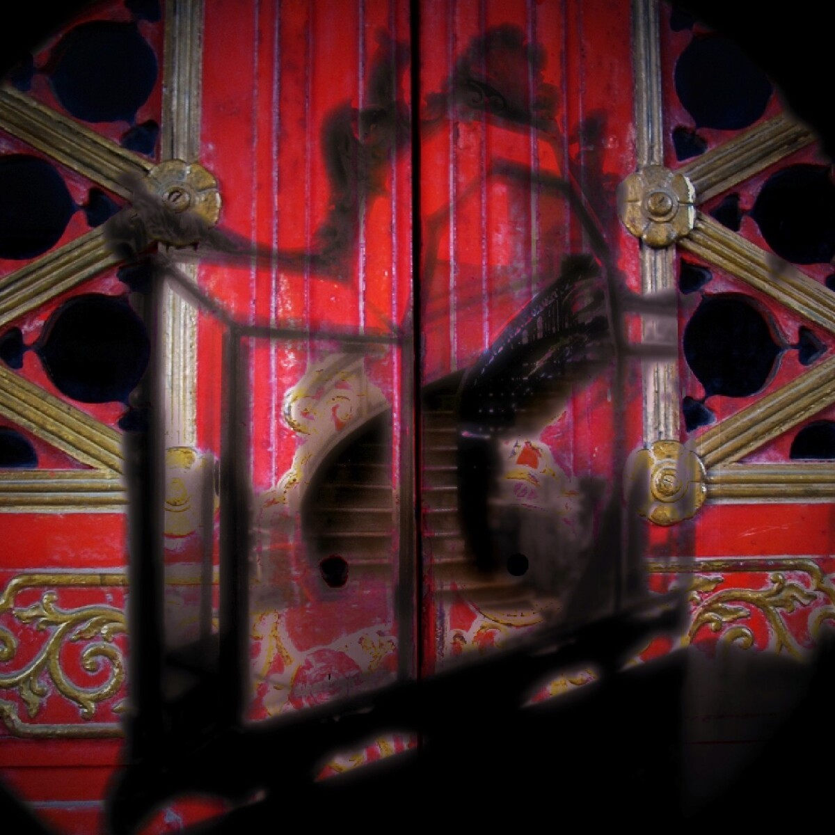 李渔在《巧团圆•惊妪》中,对门面有这样的描写“这一所门面高大,定是箇乡宦人家。”<br />
老上海人有门面这一说,但凡有点钱的人,在通商口岸开放之时,也是国人感受到西洋文化的魅力所在。人们以喜欢廊柱式为主,西方雕塑等各式理念一睹为快。<br />
门面考究了以后,再有点钱,西式园林的显摆必不可少。<br />
西方园林十分突出中轴线,园林以建筑物为基准,构成整座园林的主轴,统率着花园,林荫道、花坛、水池、喷泉、雕塑等,花园从属于建筑。巨鹿路上的爱神花园可见一斑。<br />
邬达克便是当时舶来建筑的代名词。从1925年到1947年,他有了自己的工作室,邬达克在上海接手并建成的项目不下50个,不完全的统计单体建筑超过100幢。以当时的施工条件一年要参与造5栋房子的建造,他是买图纸为生还是造房子为主。<br />
魔都喜欢一个人会把他捧上天,天方夜谭的故事愈演愈烈。<br />
上海要找些结构复杂的,古典贵气的门,只能去五角场了。旧上海市政府留下的东西,看着它在风雨漂泊中摇曳是一种可惜,看到有人去装修它,更是一种痛心。<br />
魔都的门系列,又是我喜欢的一个单元。<br />