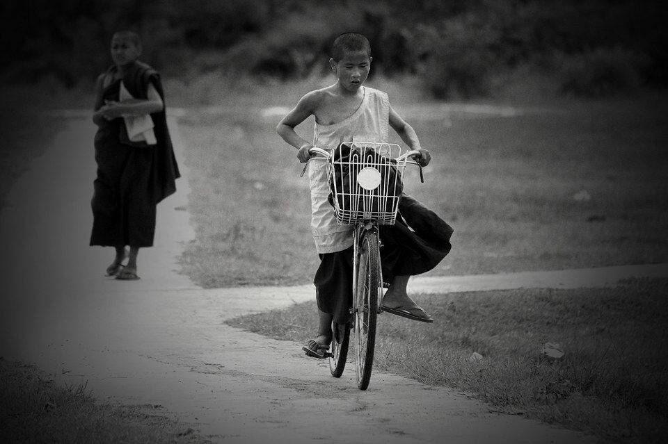小心翼翼<br />
©屿恩2011, Niang Shwe (Inle Lake), Myanmar
