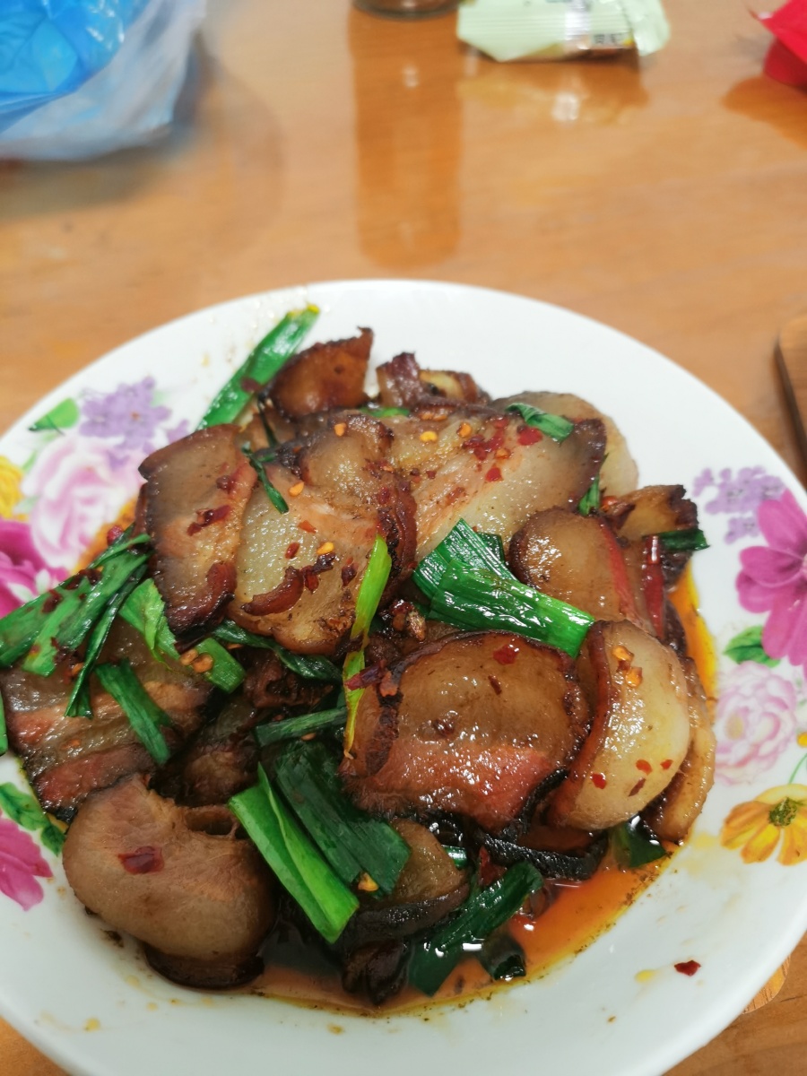 腊肉炒大蒜叶贴秋膘仪式