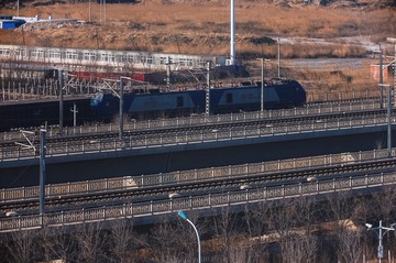 233061